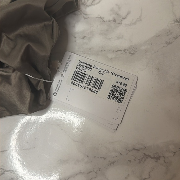 Lululemon scrunchie - Picture 3 of 3